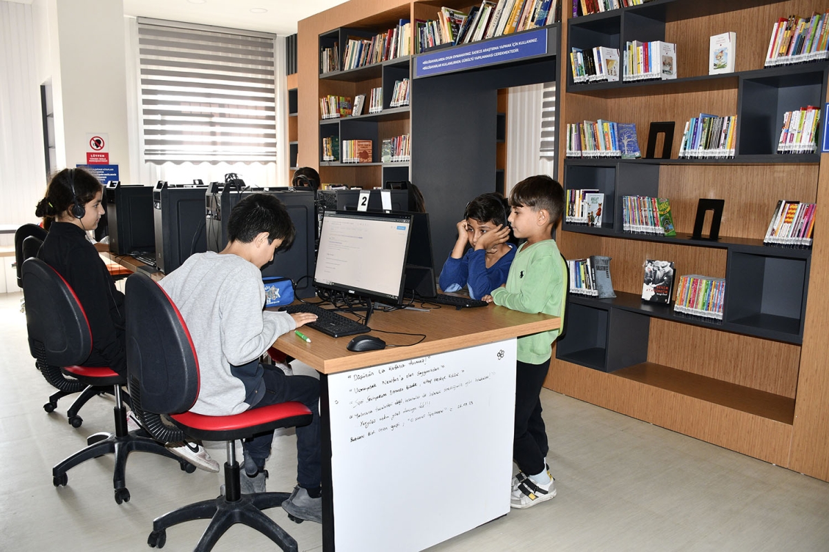 Kuşadasından Çocuk Olmak