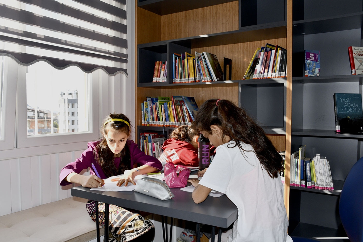 Kuşadasından Çocuk Olmak