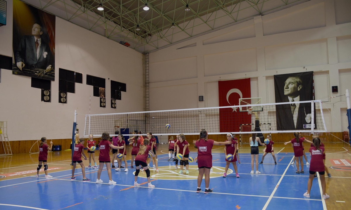 Kuşadasından Çocuk Olmak