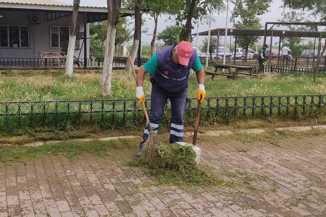 EFELER BELEDİYESİ'NDEN ÇEŞTEPE HAYVAN PAZARI'NDA BAYRAM ÖNCESİ  YOĞUN MESAİ