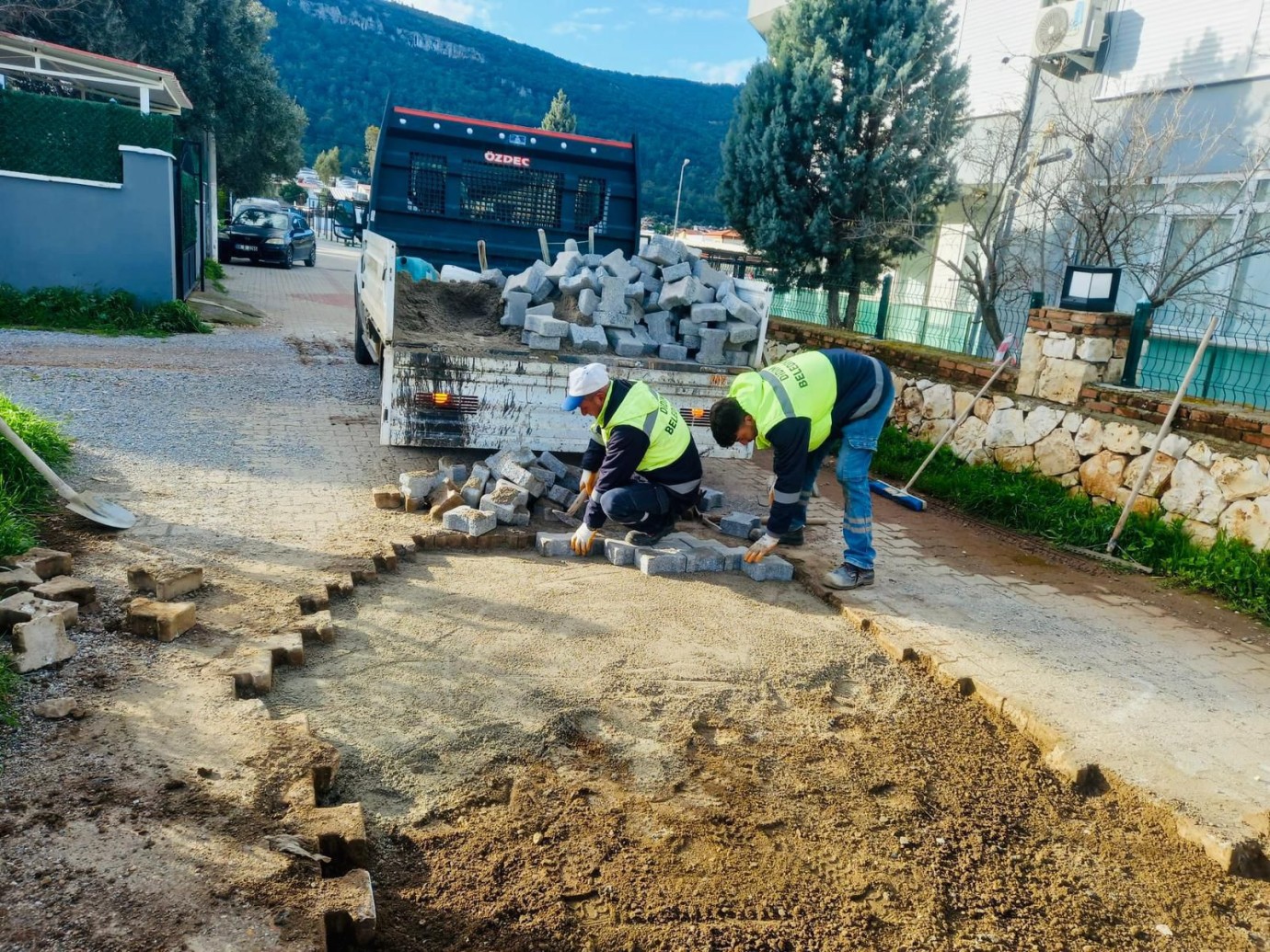 Didim Belediyesi Akbük’te Saha Çalışmalarını Sürdürüyor