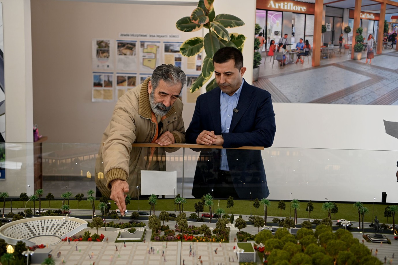 KUŞADASI’NIN KENT MEYDANINA KAVUŞMASINA SAYILI GÜNLER KALDI