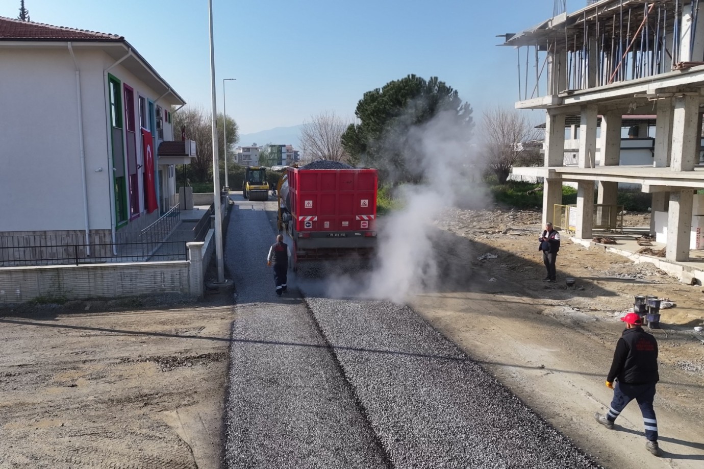 BAŞKAN ANIL YETİŞKİN'DEN UMURLU'YA YOL HAMLESİ