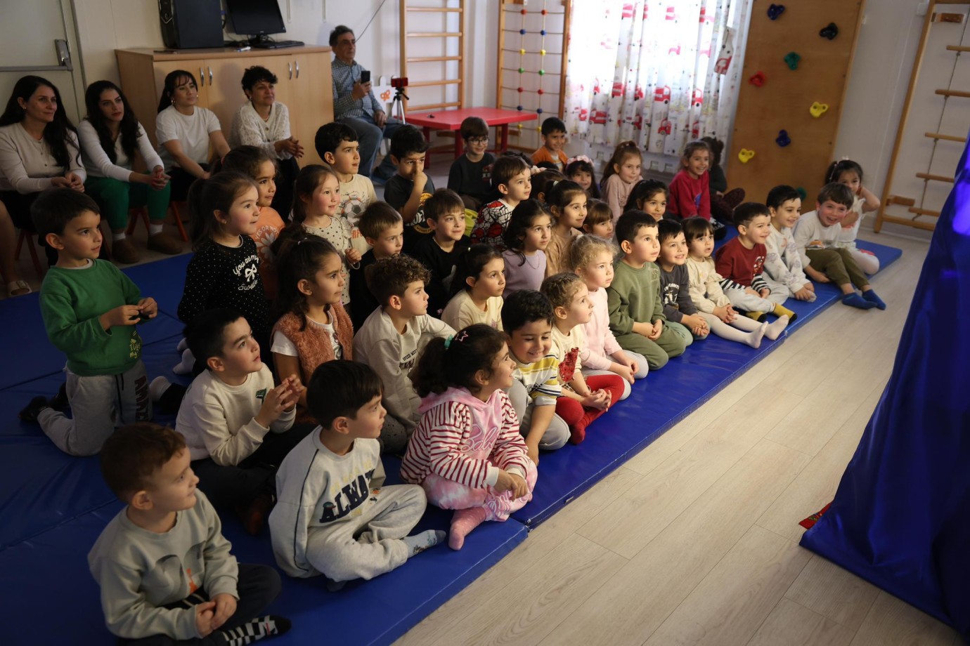DİDİM BELEDİYESİ MİNİKLERİ HACİVAT VE KARAGÖZ İLE BULUŞTURDU