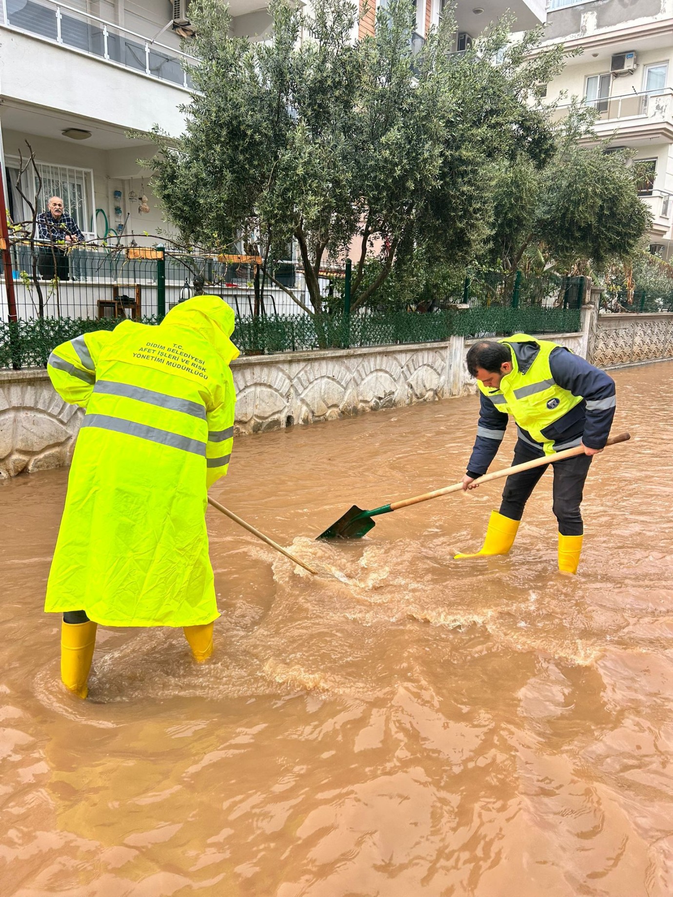 Didim Belediyesi Tüm Ekipleriyle Sahada