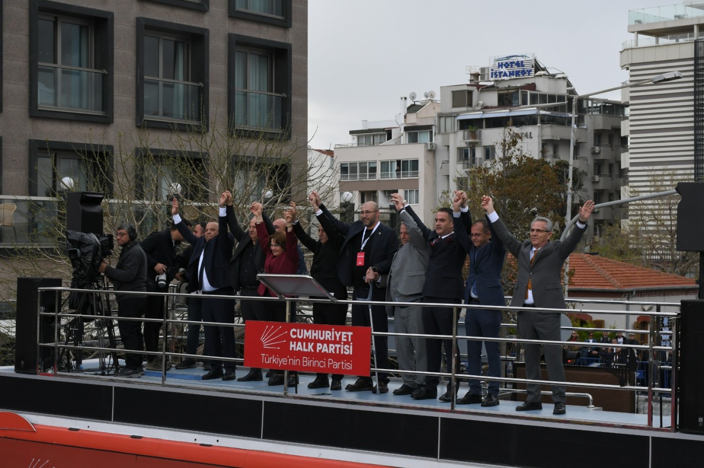 AYDIN'IN CHP’Lİ BELEDİYE BAŞKANLARI TAM KADRO MİTİNGE KATILDI