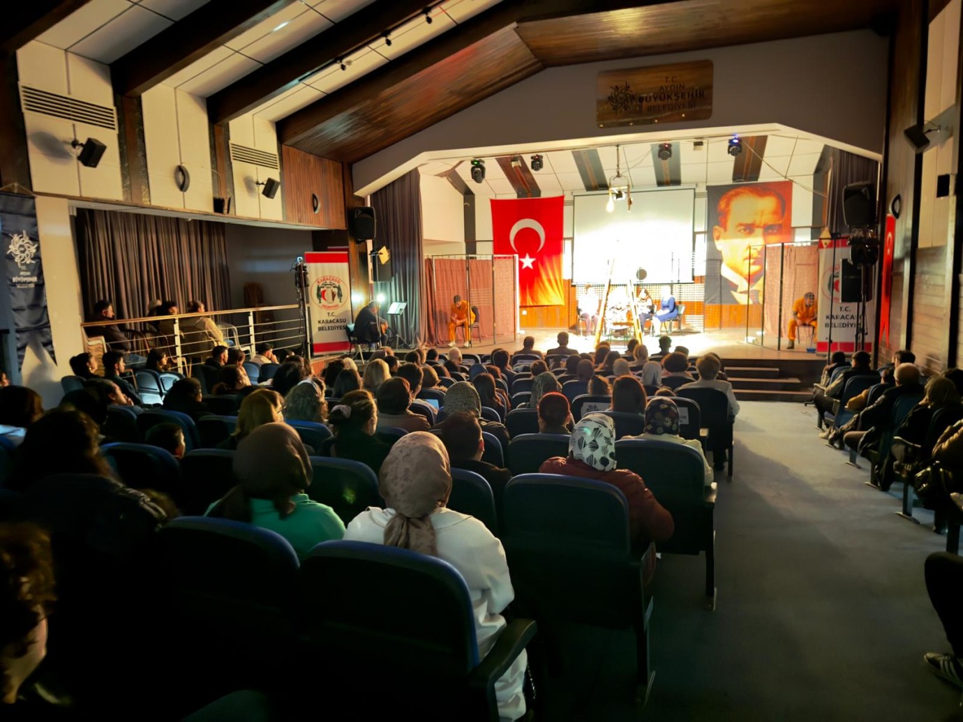Nazilli’de Sanat Dolu Gece: “Hepimiz Mahkumuz” Büyük İlgi Gördü