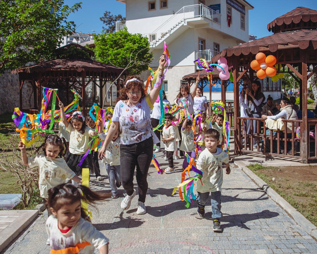 ANNE-BABA-ÇOCUK MERKEZİ’NDE BAHAR ETKİNLİĞİ