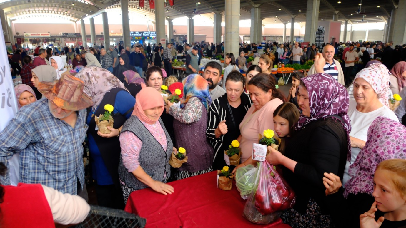 KUYUCAK BELEDİYESİ'NDEN ANNELER GÜNÜ SÜRPRİZİ