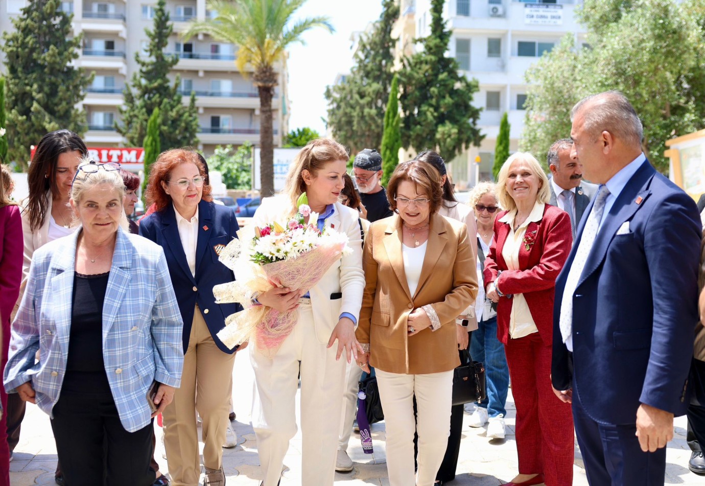 CHP KADIN KOLLARI GENEL BAŞKANI DR. ASU KAYA’DAN BAŞKAN HATİCE GENÇAY’A ZİYARET