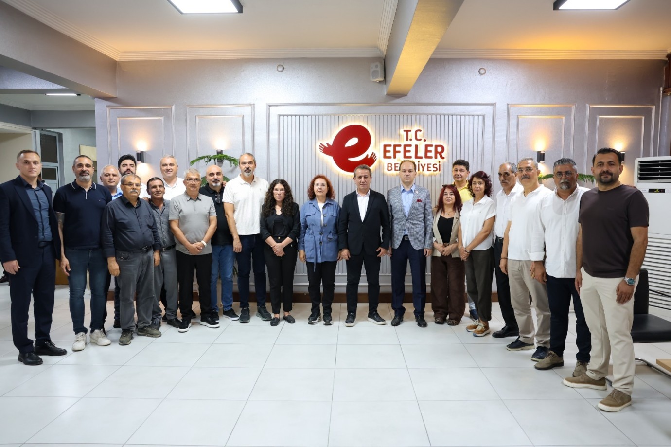 BAŞKAN ANIL YETİŞKİN GAZETECİLERİN İLAÇLAMA SORULARINI YANITLADI