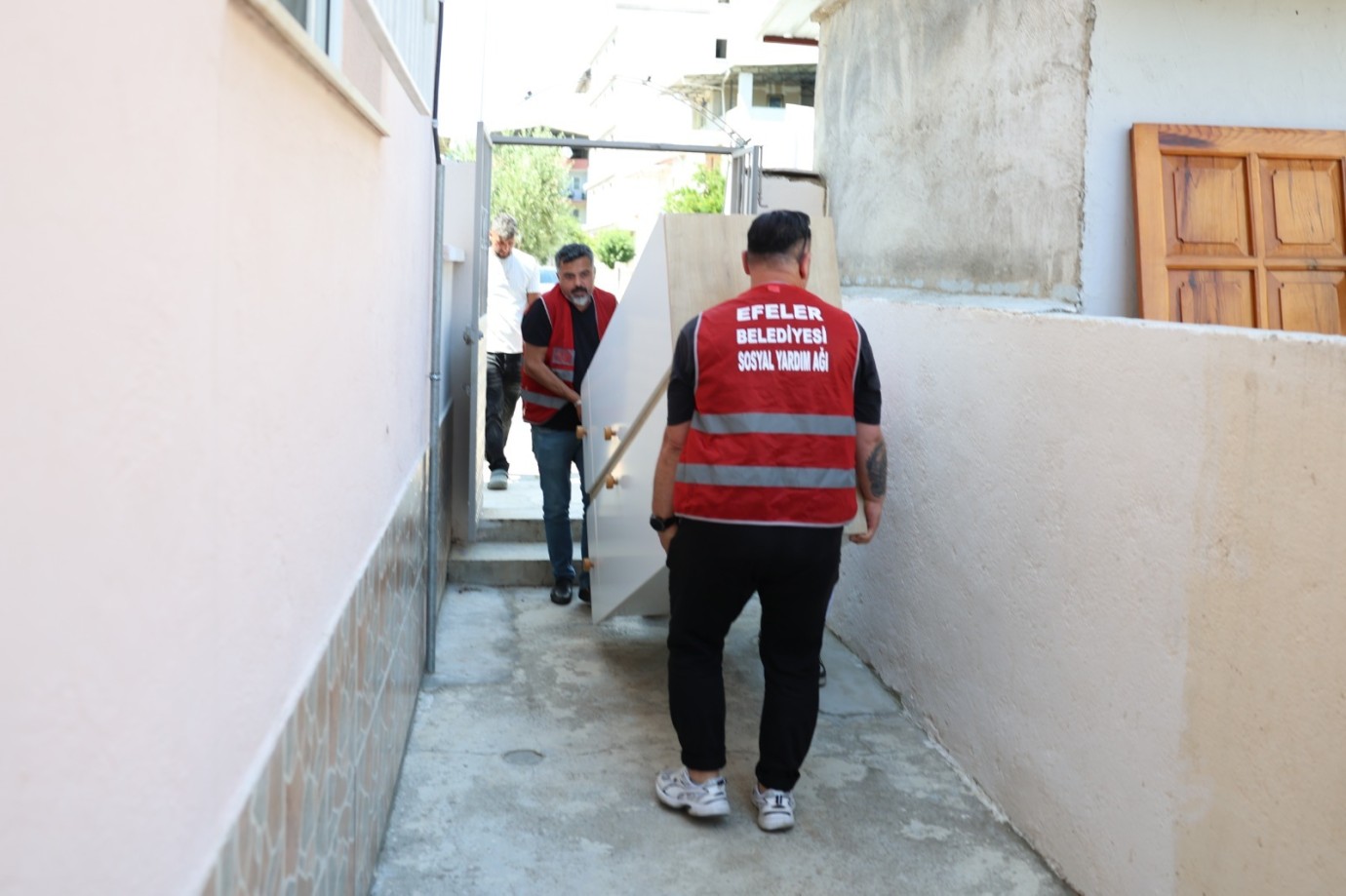 BAŞKAN YETİŞKİN VATANDAŞLARIN HAYATINA DOKUNUYOR EFESYA İLE DESTEKLER SÜRÜYOR