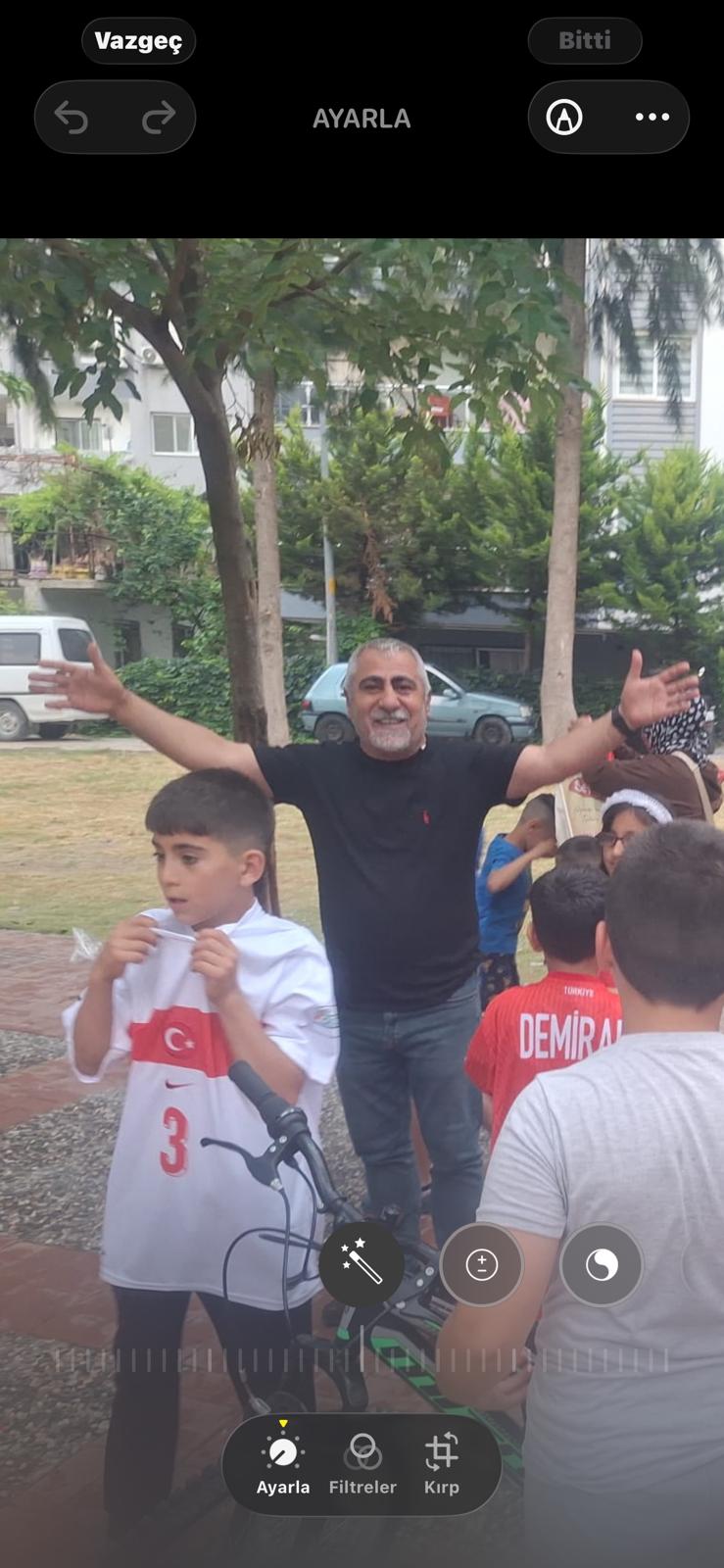 24 Yıllık Hasretin Ardından Gelen Sevinç: Hamza Kürkçü'den Çocuklara Jest