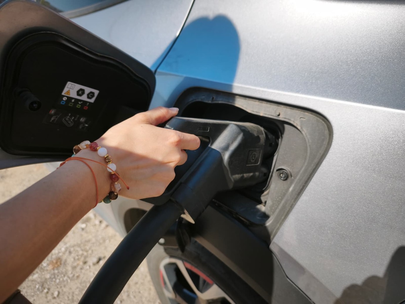 EFELER BELEDİYESİ’NİN ELEKTRİKLİ ARAÇ ŞARJ İSTASYONLARI HİZMETTE