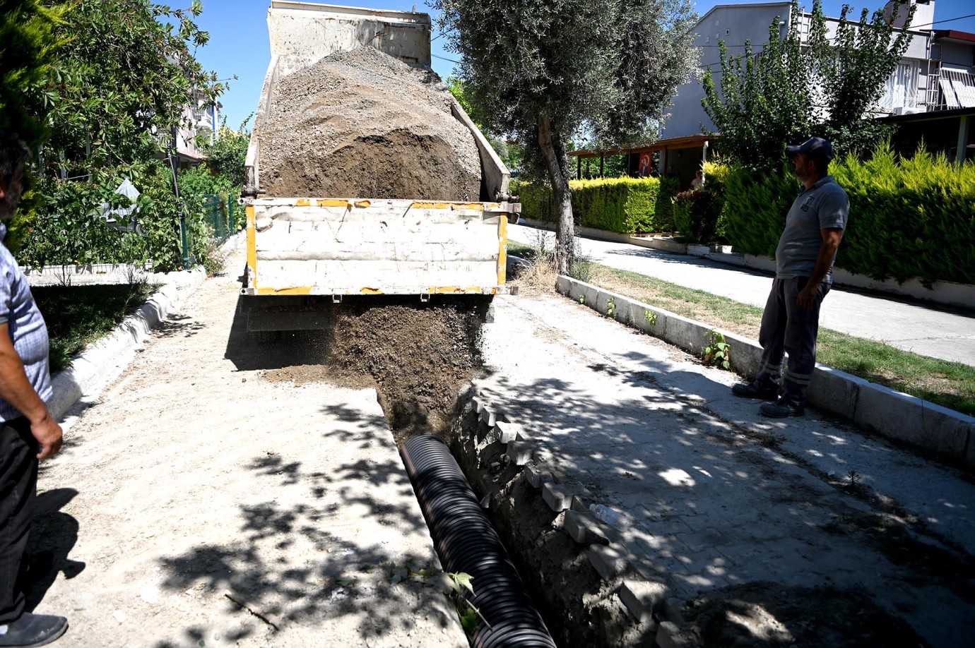 KUŞADASI'NDA KÖKLÜ ALTYAPI SORUNLARI ÇÖZÜME KAVUŞUYOR