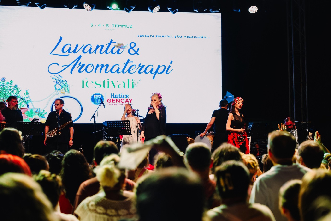 DİDİM LAVANTA & AROMATERAPİ FESTİVALİ, MUHTEŞEM SUZAN KARDEŞ KONSERİYLE BAŞLADI