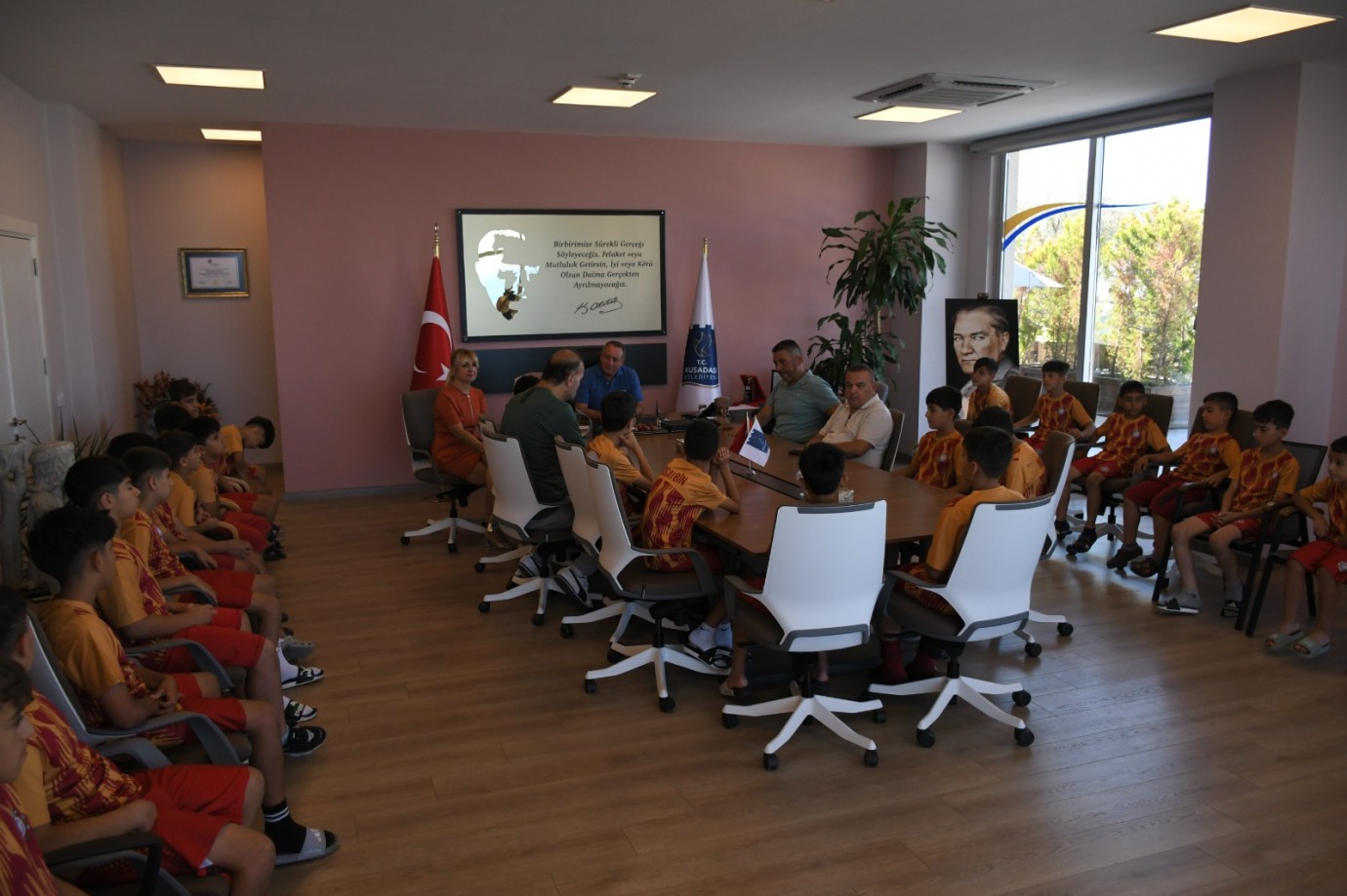 KUŞADASI BELEDİYESİ’NİN GÖNÜL KÖPRÜSÜ 9’UNCU YILINDA