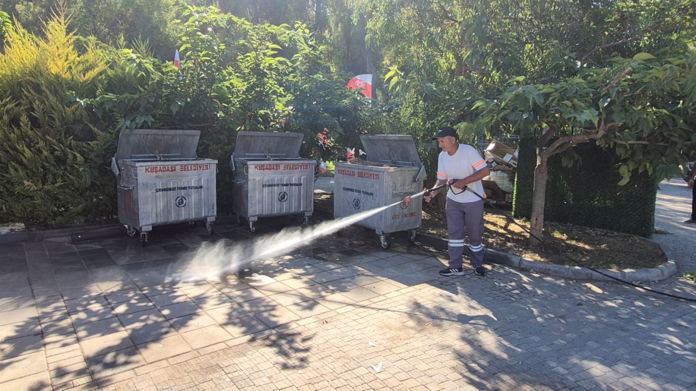 KUŞADASI BELEDİYESİ'NDEN ADAGÖL MESİRE ALANINA YAZ BAKIMI