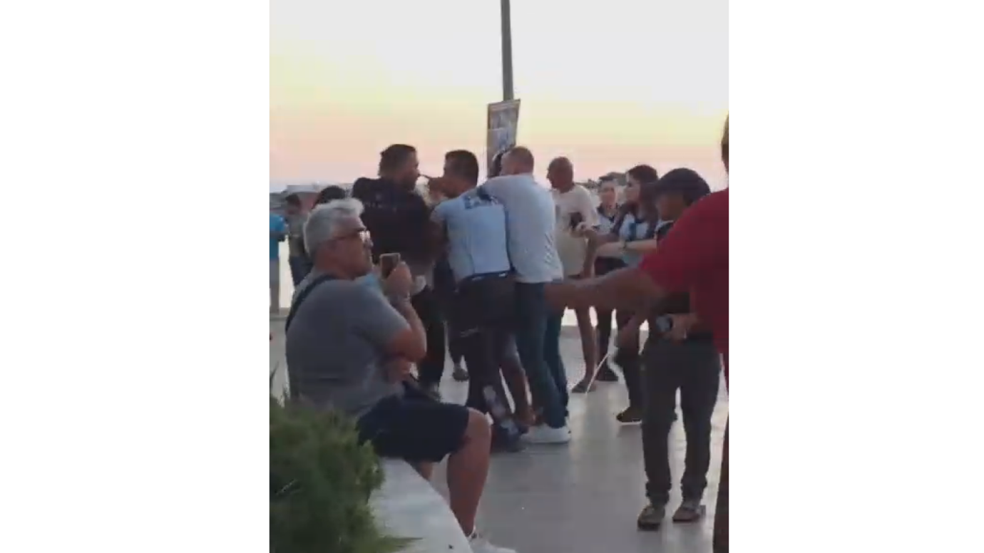 KUŞADASI BELEDİYESİ ZABITA MEMURUNU DARBEDEN DİLENCİ 2 KADIN TUTUKLANDI