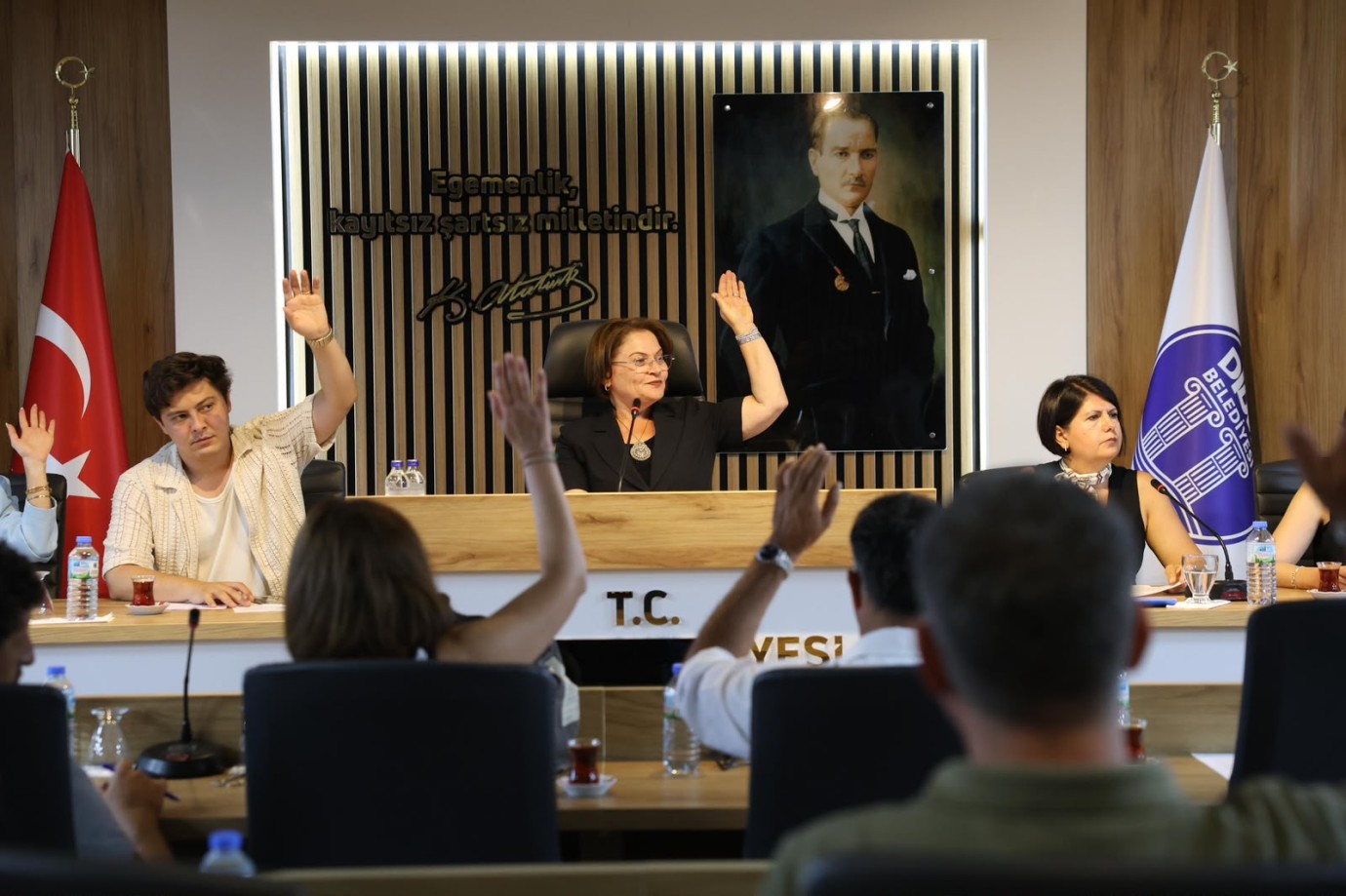 BAŞKAN HATİCE GENÇAY'IN ÖNERİSİYLE AKYENİKÖY DÜĞÜN SALONU YIL SONUNA KADAR ÜCRETSİZ