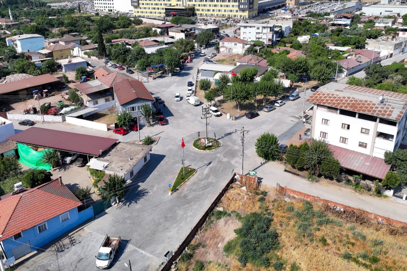 EFELER’DE YENİ YOLLAR HİZMETE GİRDİ: İKİ KRİTİK NOKTADA 25 BİN METREKARELİK DÖNÜŞÜM