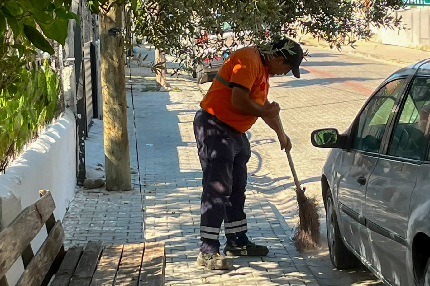 EFELER’DE TEMİZLİK FAALİYETLERİ ARALIKSIZ DEVAM EDİYOR