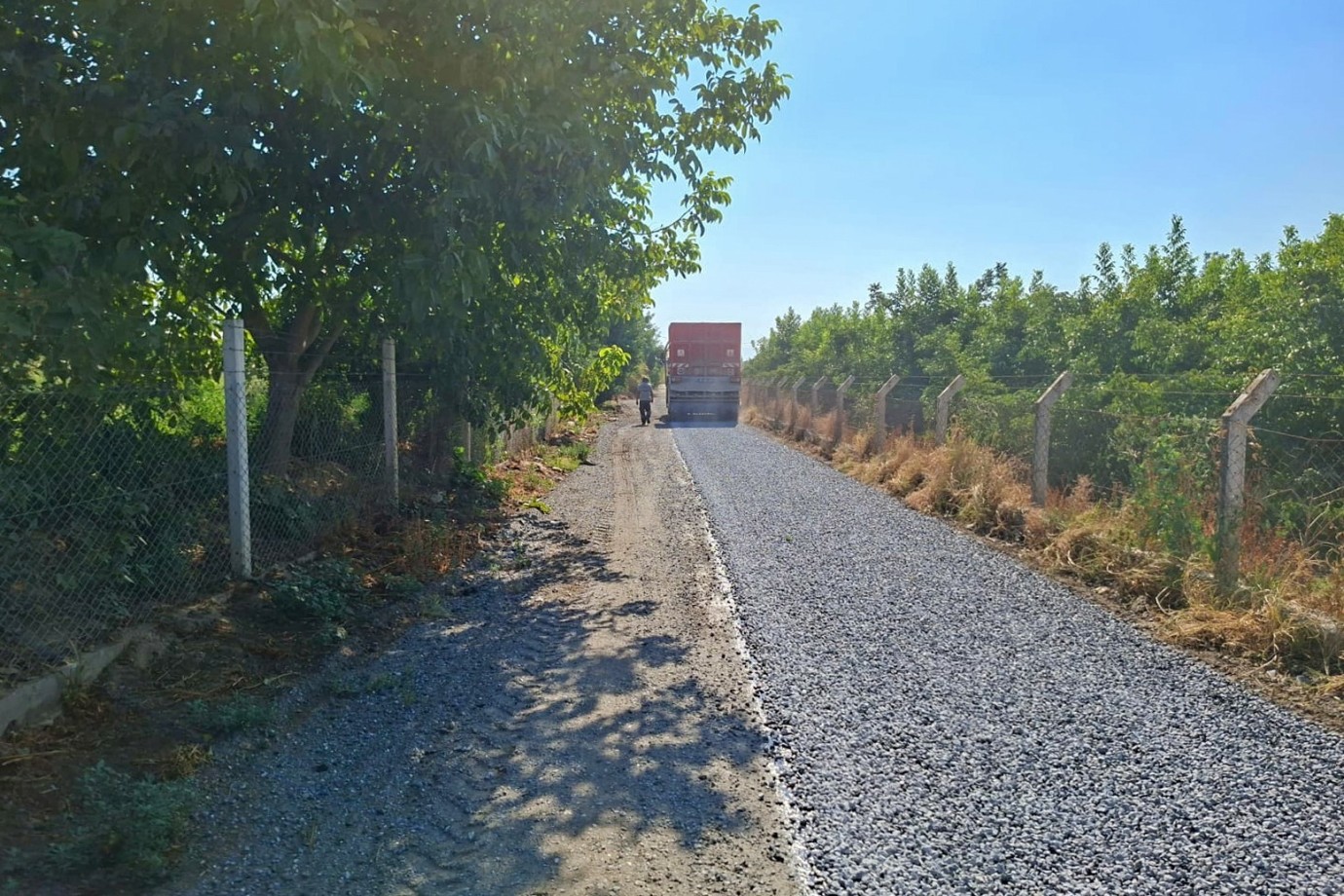 EFELER BELEDİYESİ’NDEN ÜRETİCİLERE YOL DESTEĞİ