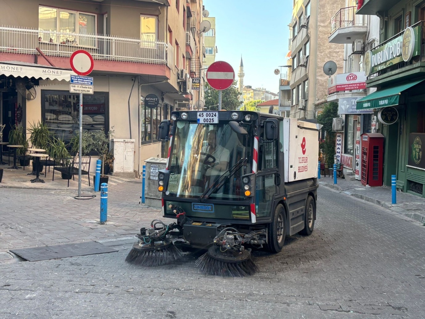 ESNAF KEPENK AÇMADAN EFELER EKİPLERİ SAHADA