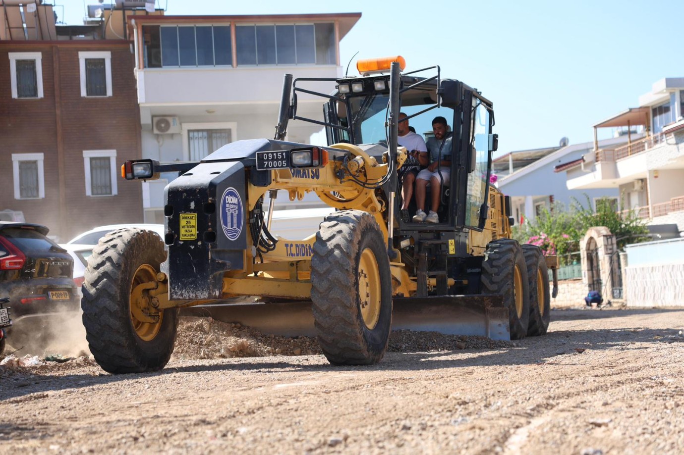 DİDİM BELEDİYESİ’NDEN EFELER MAHALLESİ’NDE YOL ÇALIŞMASI