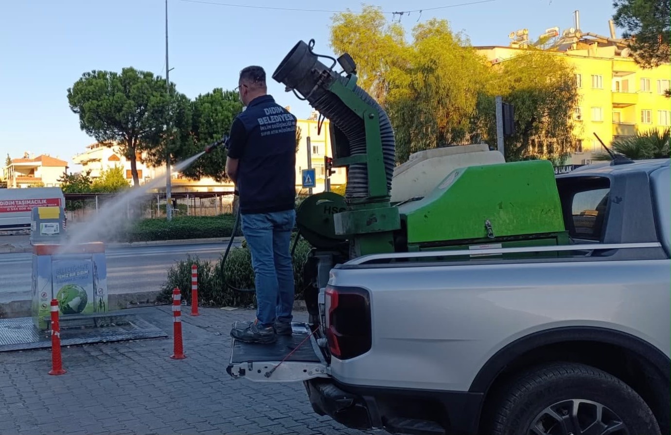 DİDİM BELEDİYESİ’NDEN ÇÖP KONTEYNERLERİ VE ÇÖP KUTULARINA YÖNELİK HİJYEN ÇALIŞMASI