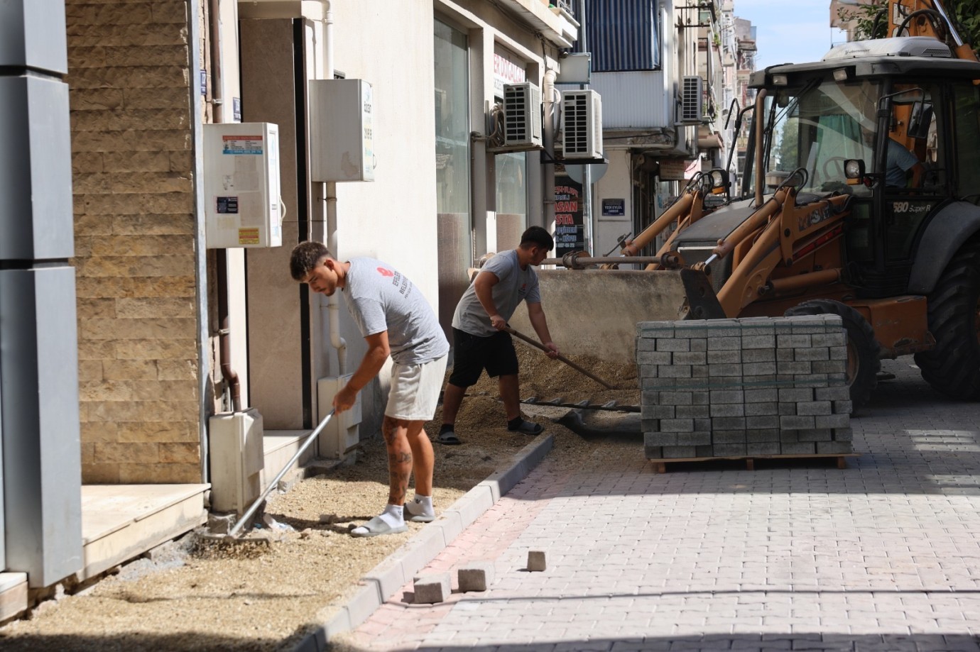 YOL ÇALIŞMALARI DEVAM EDİYOR EFELER YENİLENİYOR