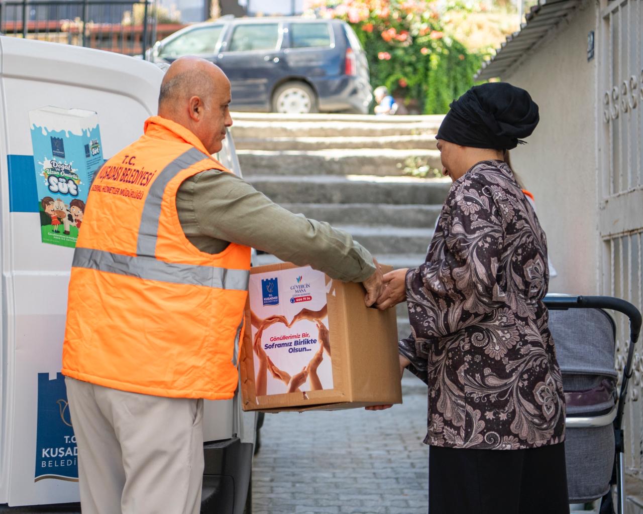 KUŞADASI BELEDİYESİ'NDEN İHTİYAÇ SAHİPLERİNE YIL BOYUNCA GIDA KOLİSİ DESTEĞİ