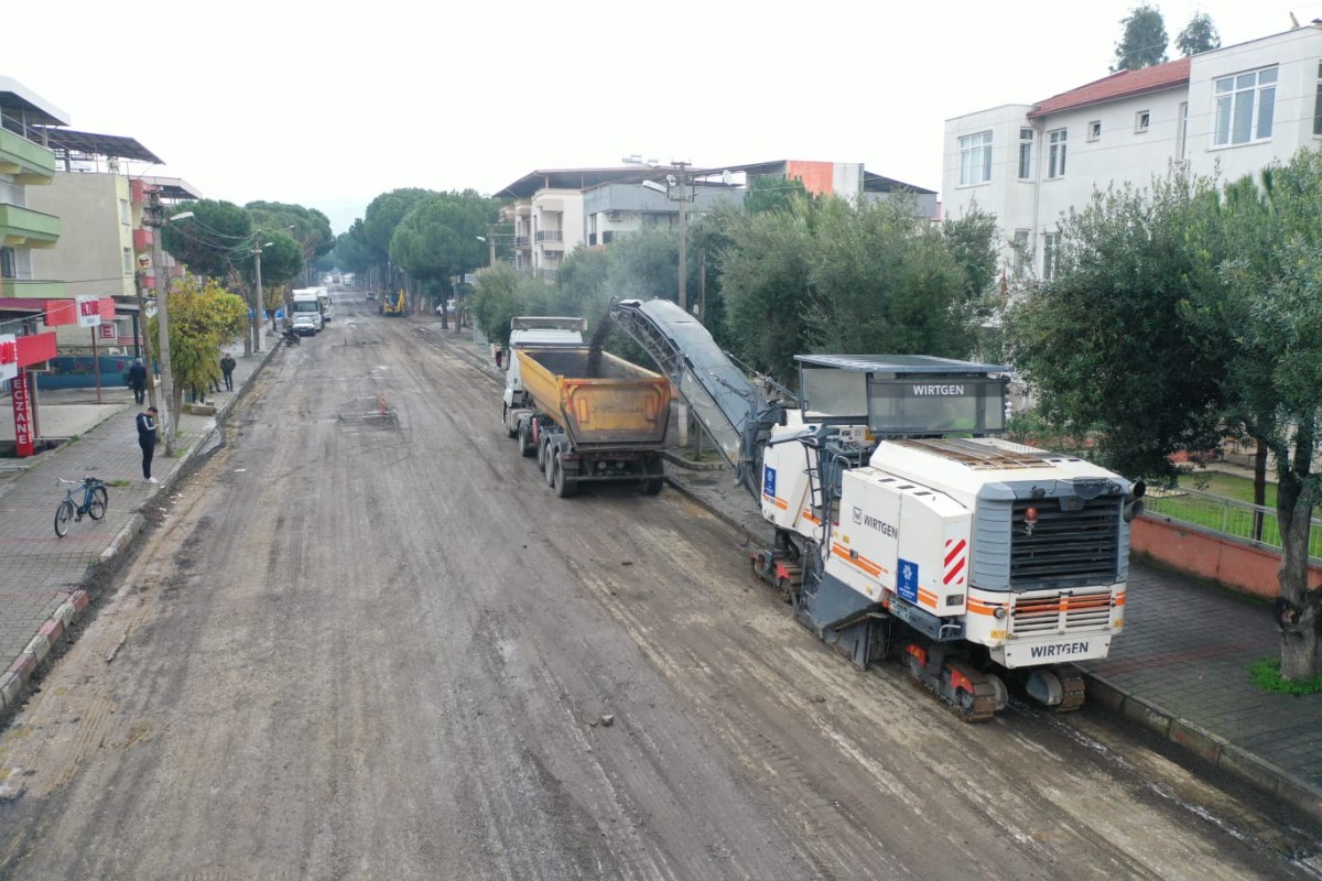 AYDIN BÜYÜKŞEHİR BELEDİYESİ’NDEN AYDIN GENELİNDE 21 NOKTADA BİRDEN YOL YAPIM ÇALIŞMASI