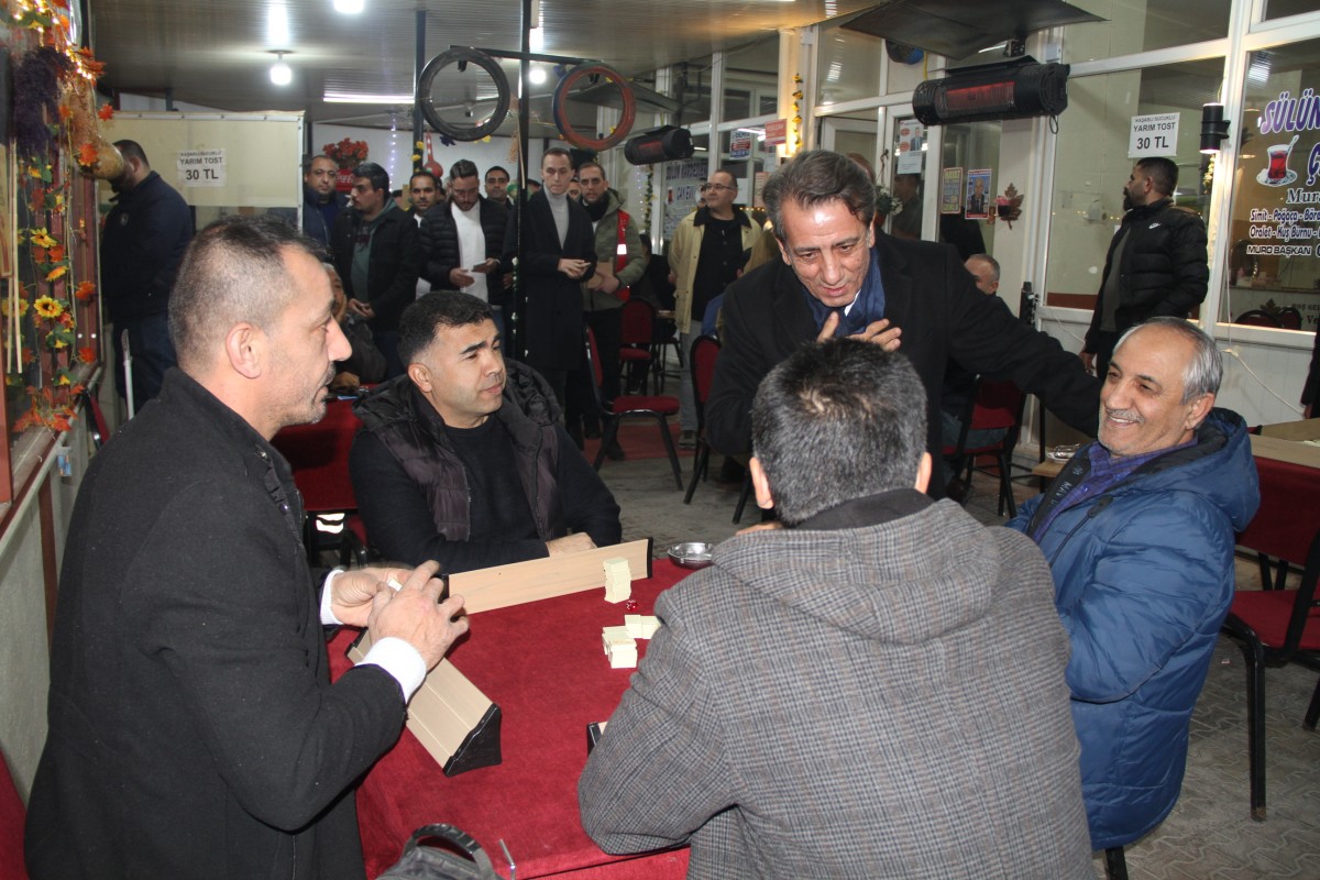 CHP Efeler Belediye Başkan Adayı Anıl Yetişkin, Ata ve Cumhuriyet Mahalleleri'nde ziyaret etti.
