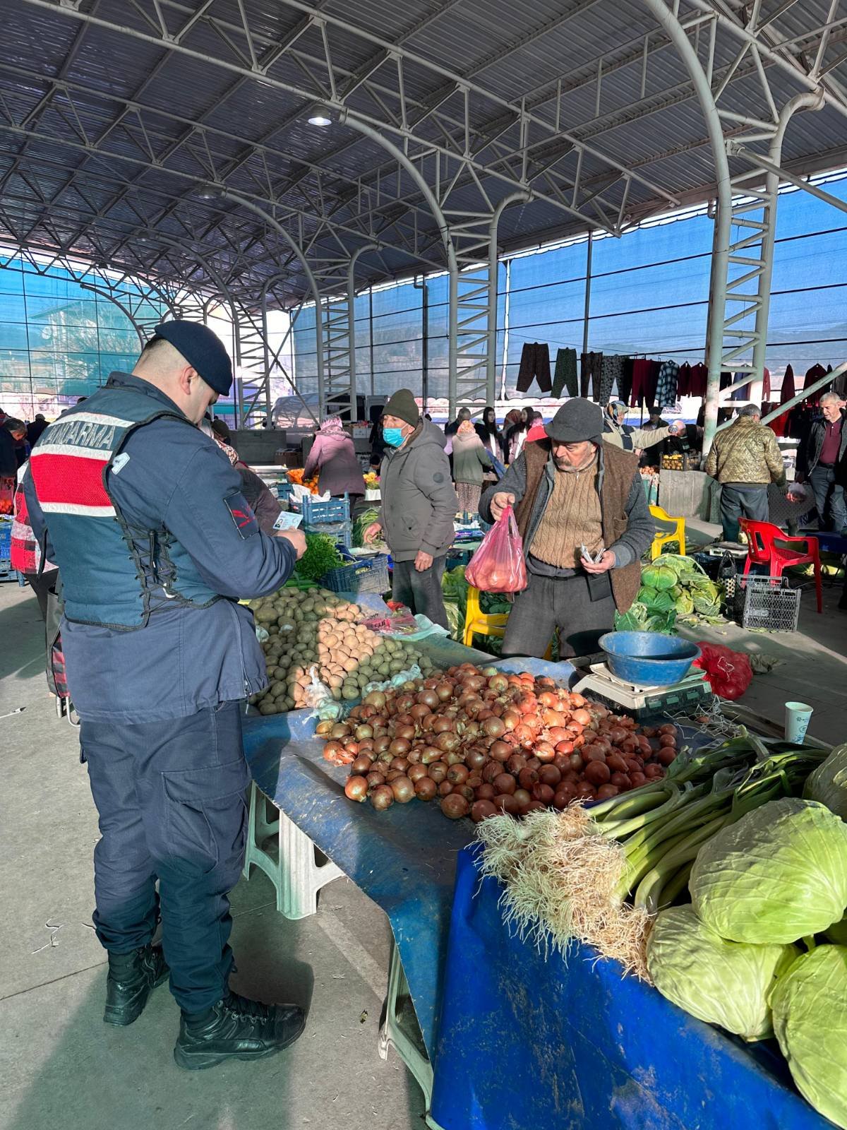Aydın İl Jandarma Komutanlığından Semt Pazarında Güvenlik Tedbiri.