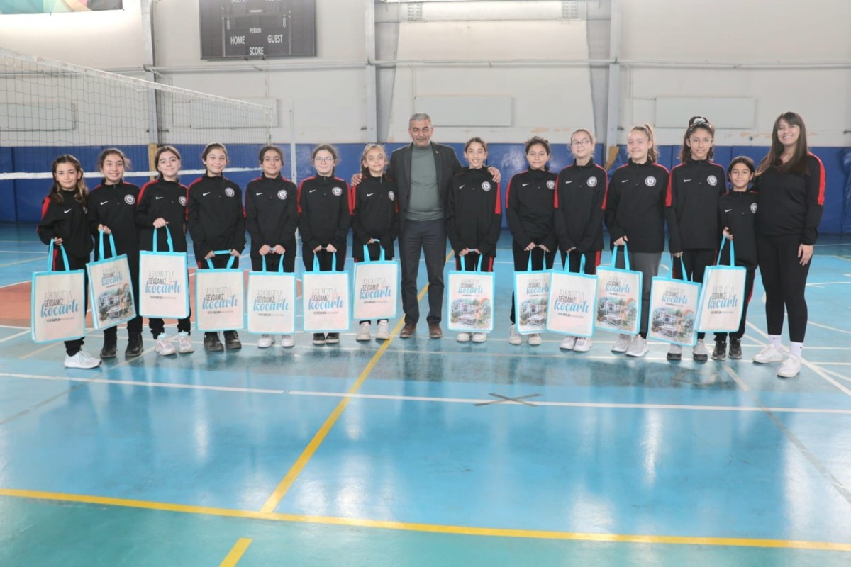 Başkan Kaplan’dan Sporculara malzeme desteği.