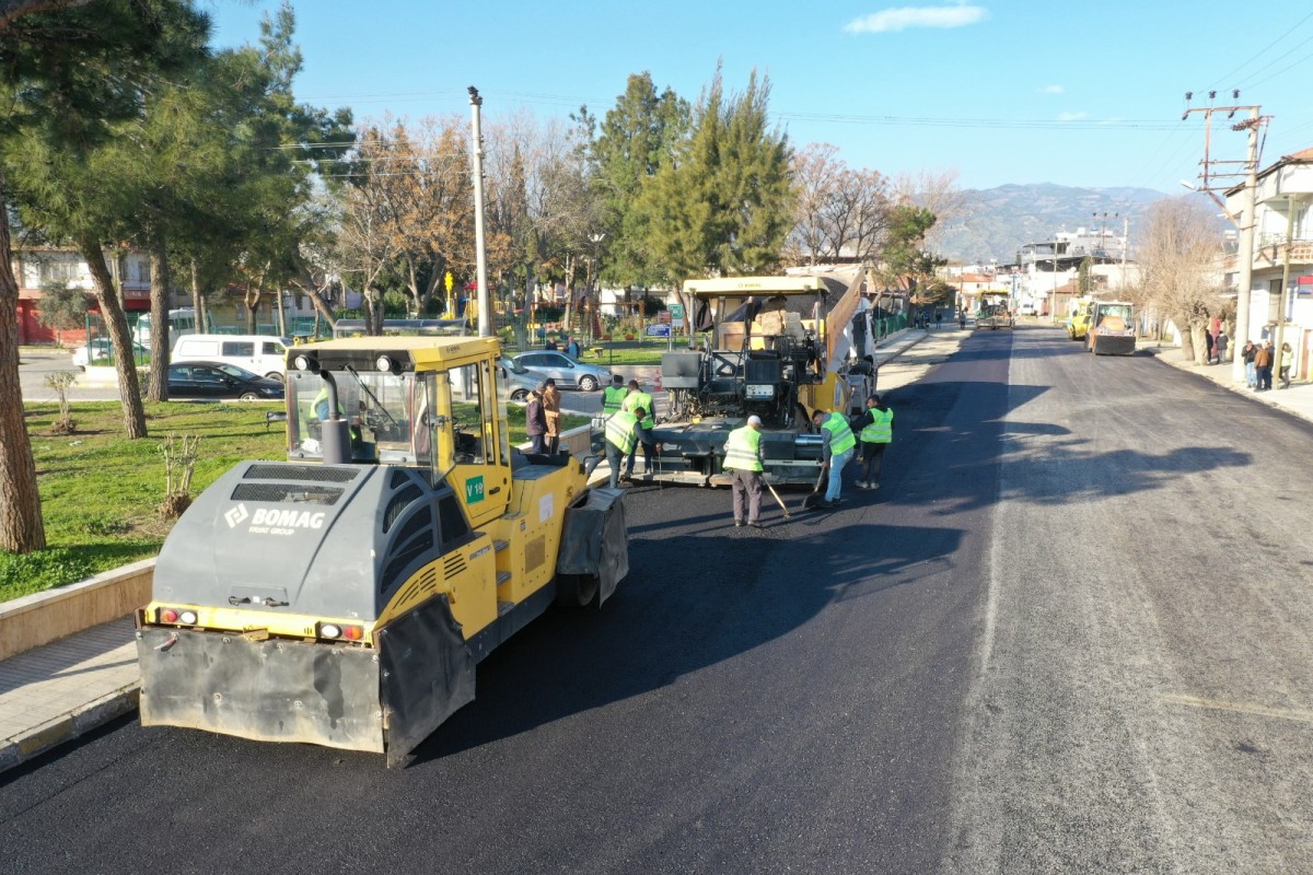 AYDIN BÜYÜKŞEHİR BELEDİYESİ EFELER CUMHURİYET CADDESİ’Nİ BAŞTAN SONA YENİLİYOR.