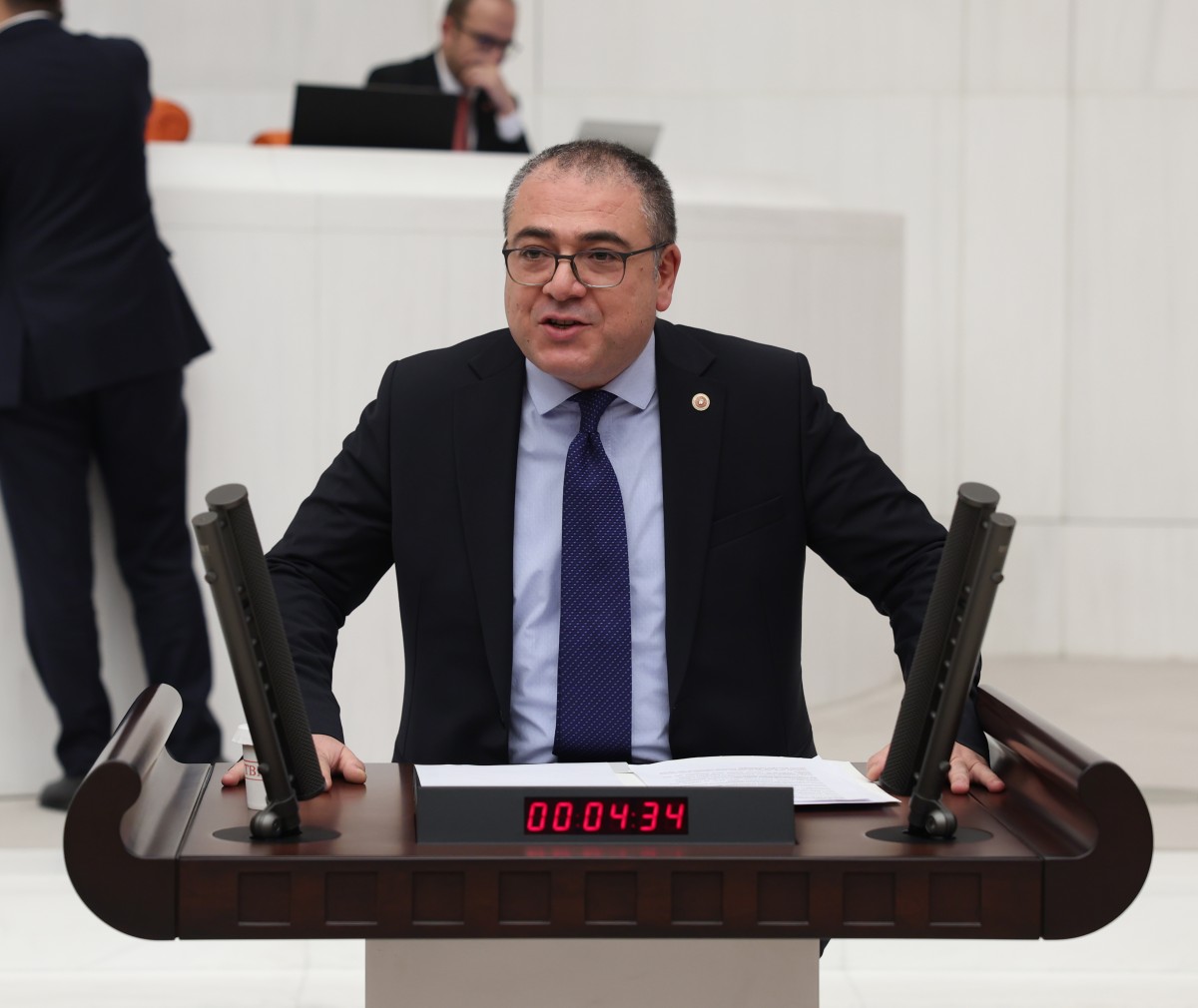 CHP’Lİ EVRİM KARAKOZ’DAN KADEMELİ EMEKLİLİK ÇAĞRISI.