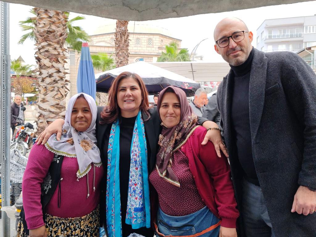BAŞKAN ÇERÇİOĞLU GERMENCİK PAZARI’NDA VATANDAŞLARLA BİR ARAYA GELDİ