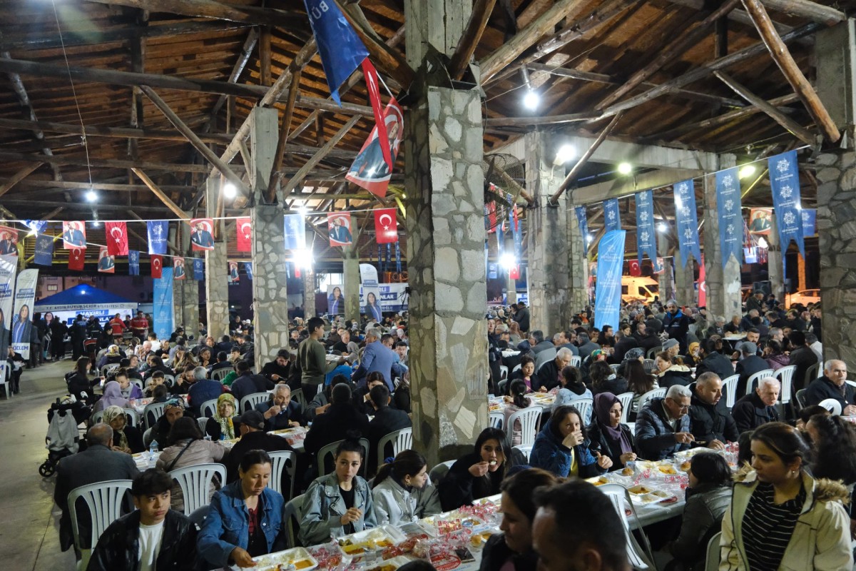 BAŞKAN ÇERÇİOĞLU KARACASU'DA İFTAR PROGRAMINA KATILDI