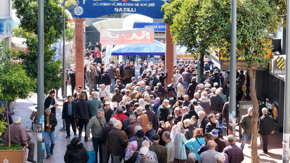 BAŞKAN ÇERÇİOĞLU NAZİLLİ’DE VE ÇİNE’DE COŞKUYLA KARŞILANDI.