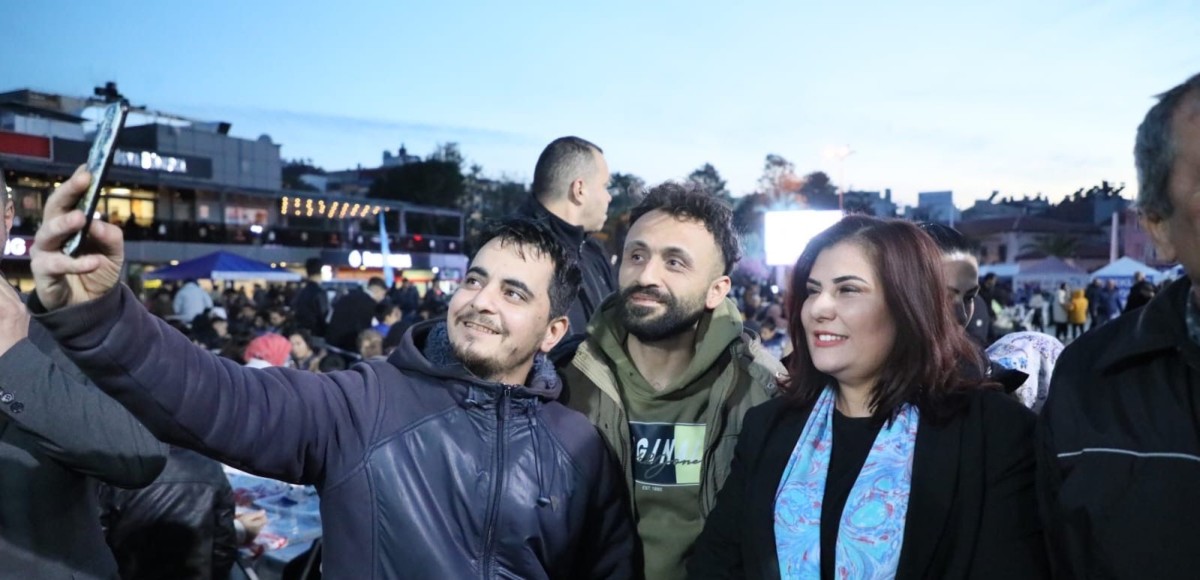 BAŞKAN ÇERÇİOĞLU ATATÜRK KENT MEYDANI'NDA KURULAN SOFRADA VATANDAŞLARLA BULUŞTU
