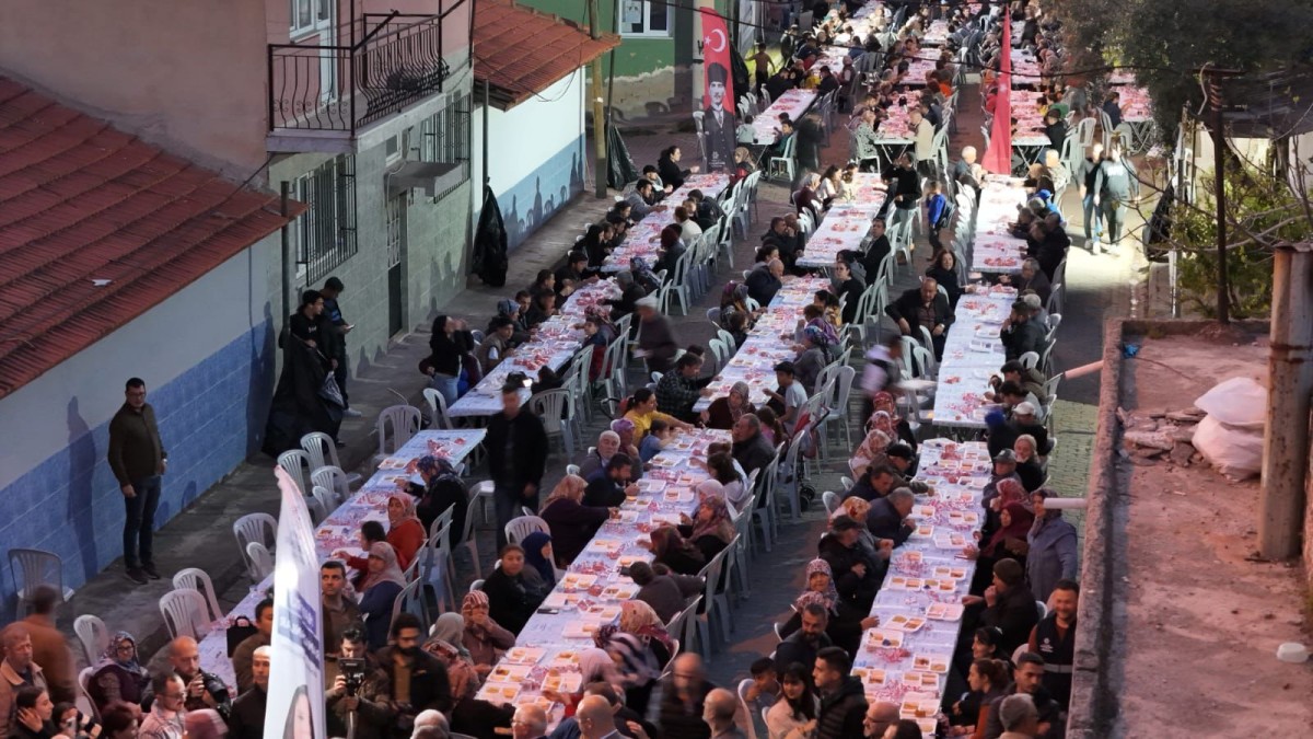 BAŞKAN ÇERÇİOĞLU İFTAR SOFRASINDA VATANDAŞLARLA BİR ARAYA GELDİ