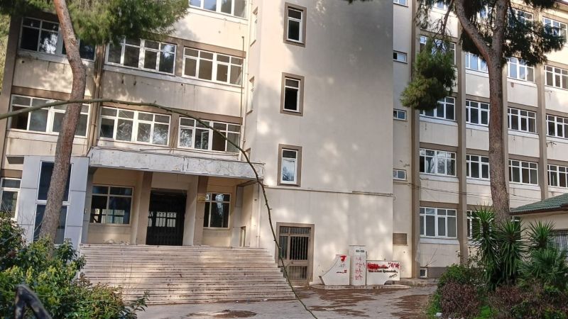 AKP'nin Aydın'da terk ettiği binada Atatürk'e saygısızlık!