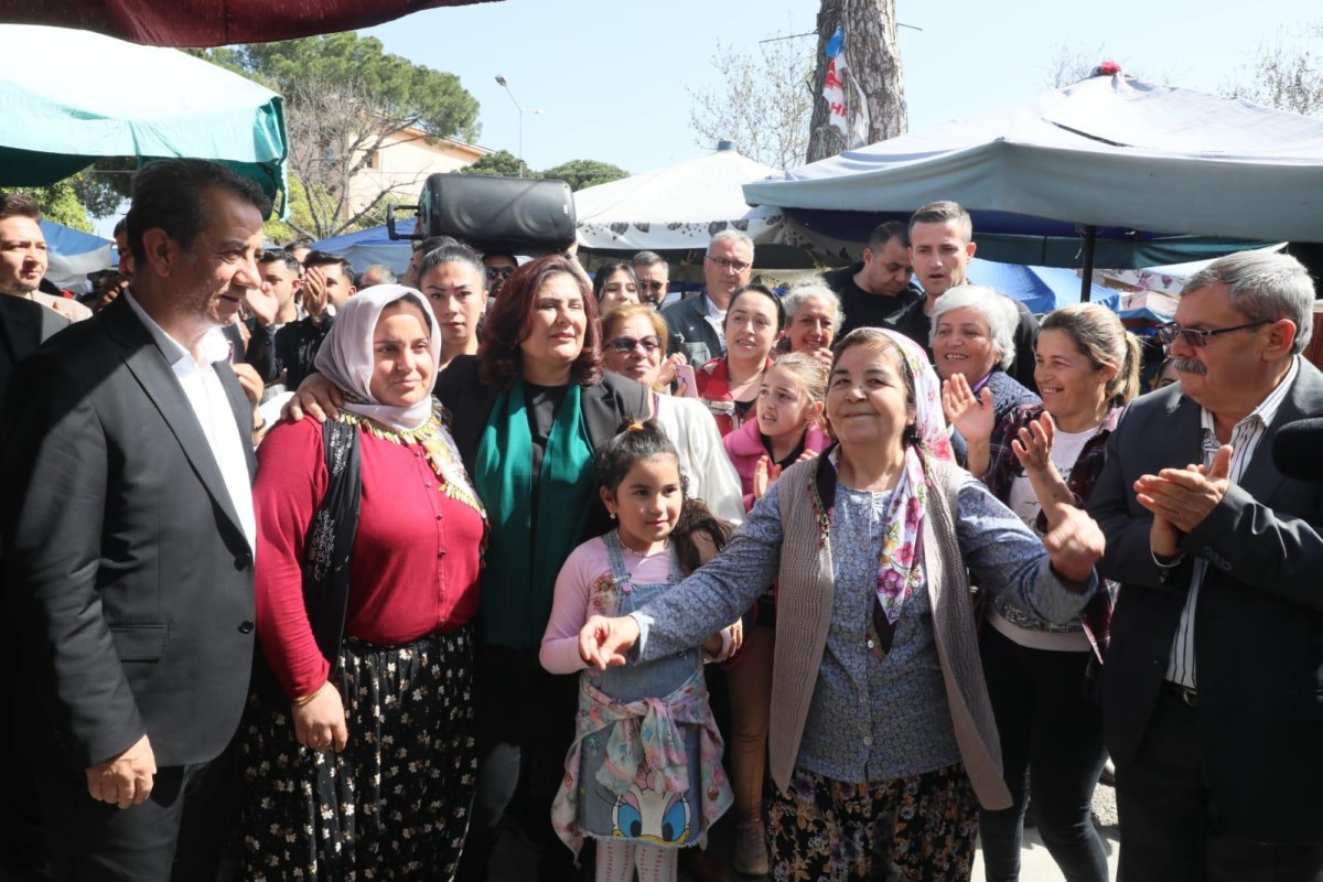 BAŞKAN ÇERÇİOĞLU’NDAN UMURLU’DA MİTİNG HAVASINDA PAZAR ZİYARETİ