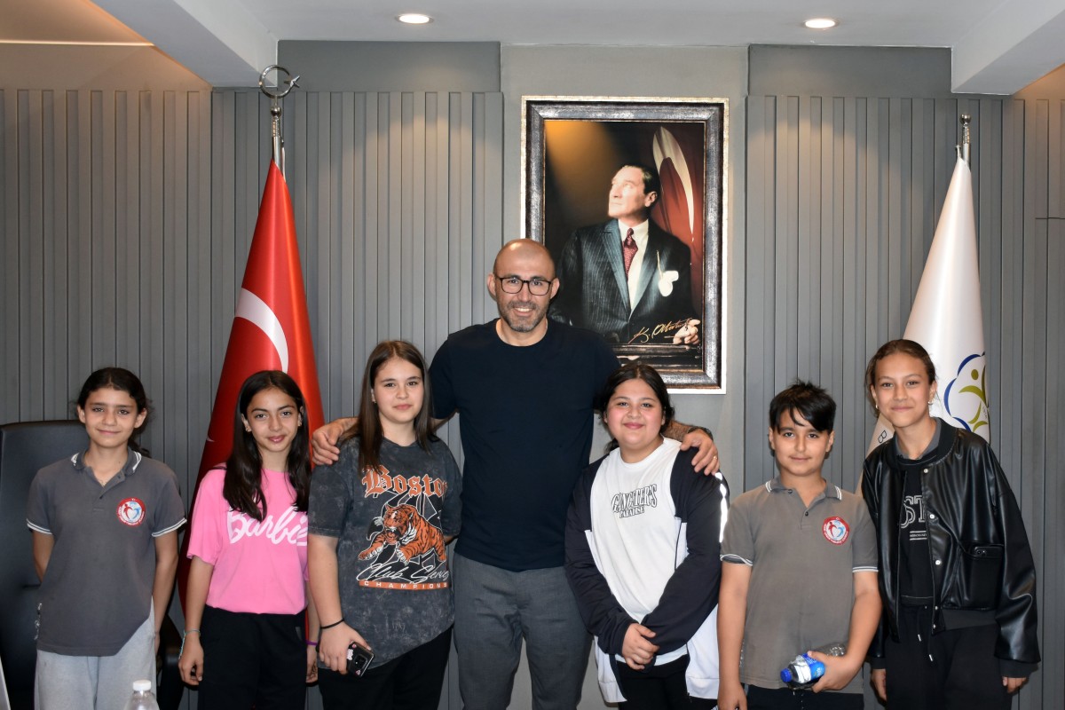 GERMENCİK BELEDİYE BAŞKANI BURAK ZENCİRCİ'YE ÖĞRENCİLERDEN SÜRPRİZ ZİYARET