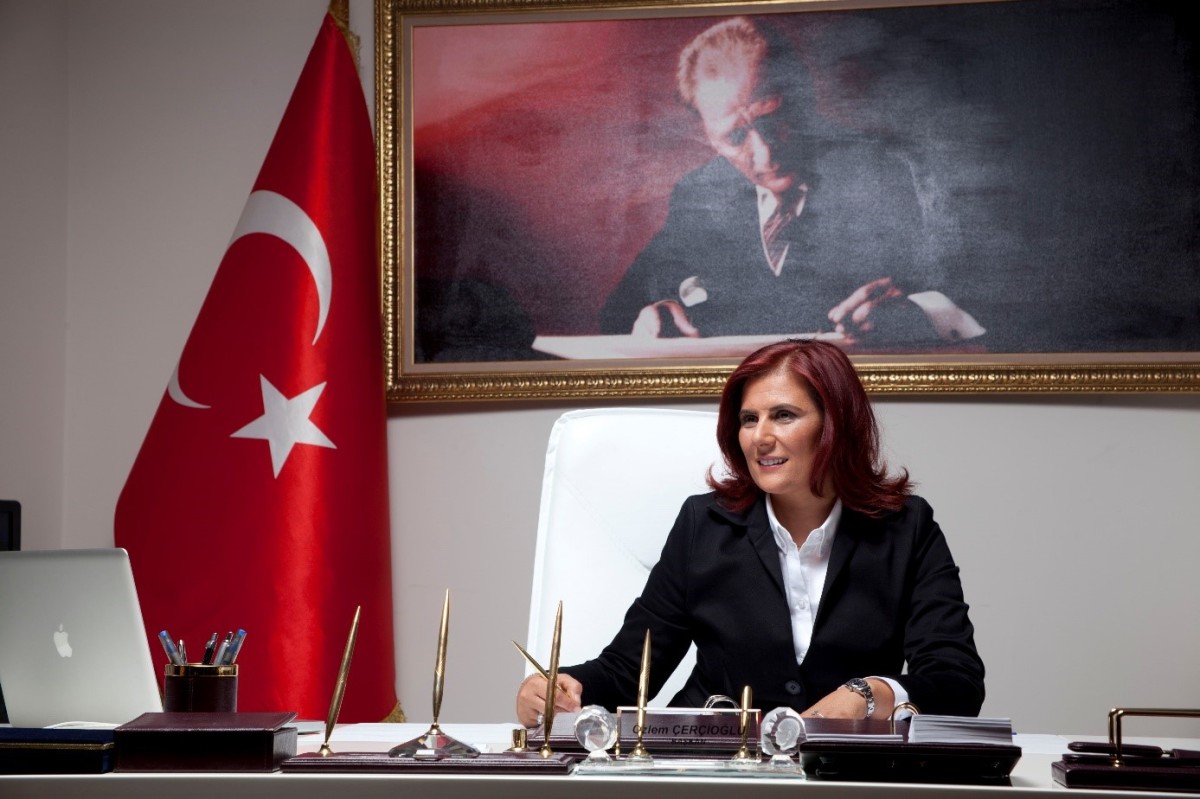 BELEDİYE BAŞKAN'I ÖZLEM ÇERÇİOĞLU: ULUSAL EGEMENLİK VE ÇOCUK BAYRAMI KUTLU OLSUN