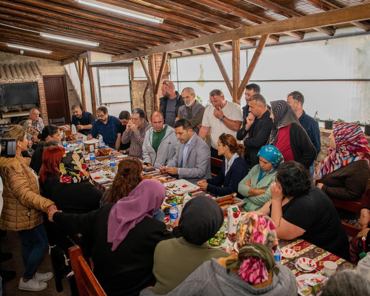 YENİKÖY KADINLARINDAN BAŞKAN ÖMER GÜNEL’E SEVGİ SELİ