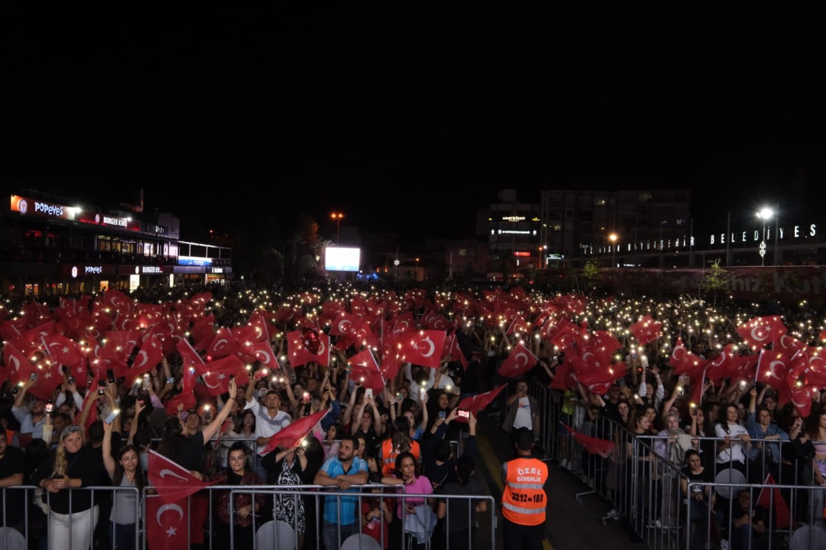 AYDIN'DA MERT DEMİR RÜZGARI: AYDIN BÜYÜK ŞEHİR BELEDİYESİNDE 23 NİSAN KUTLAMASI