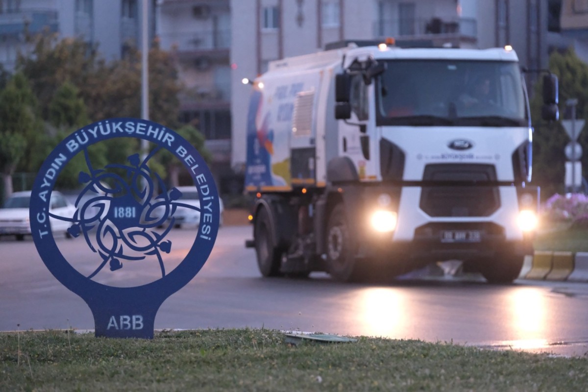 AYDIN BÜYÜKŞEHİR BELEDİYESİ PIRIL PIRIL BİR AYDIN İÇİN ÇALIŞMALARINI GECE GÜNDÜZ SÜRDÜRÜYOR